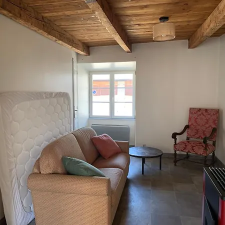 Chez Burons&bouchons, Le Refuge Gourmand Et Authentique Condat (Cantal)