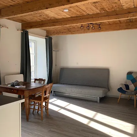 Appart hôtel Chez Burons&bouchons, Le Refuge Gourmand Et Authentique Condat (Cantal)