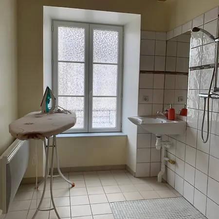 Chez Burons&bouchons, Le Refuge Gourmand Et Authentique Condat (Cantal)